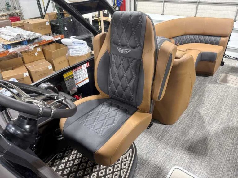 2026 Bennington 25QSRA - ESP+ - Arch - Blackout US-ETWC6895L526 [photo 17]